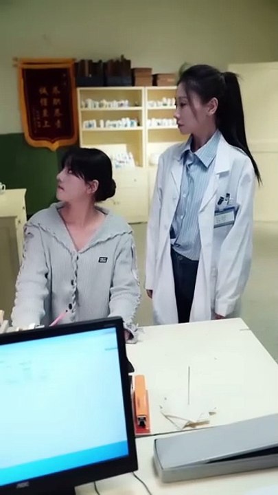 He was a cold-blooded and ruthless hell demon in the eyes of the world, turning his hands into clouds and turning his hands into rain, but he had no bottom line for her, pampering her to the bone, protecting her addiction, and willing to make an exception