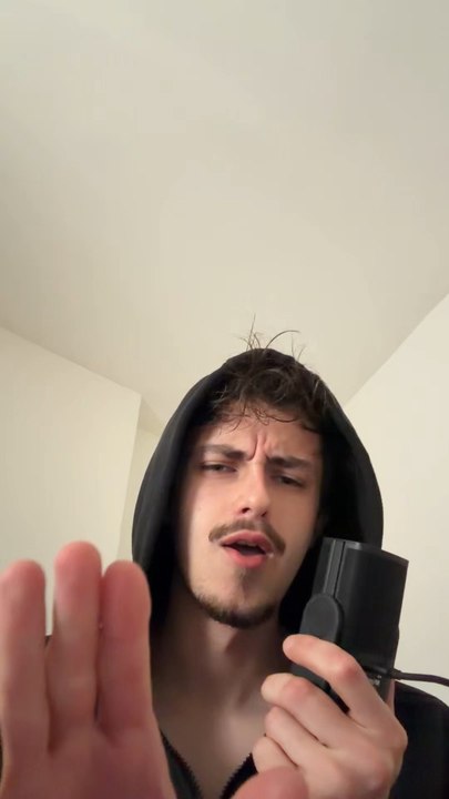 Si vous l'avez jamais fait, je ne vous croirais pas !Bref j'adore le message de cette œuvre, je le trouve important sur le sujet de la relation aux autres.Œuvre :nyc, 2018, Jeff Mermelstein#art #shook #artist #scandale #profond