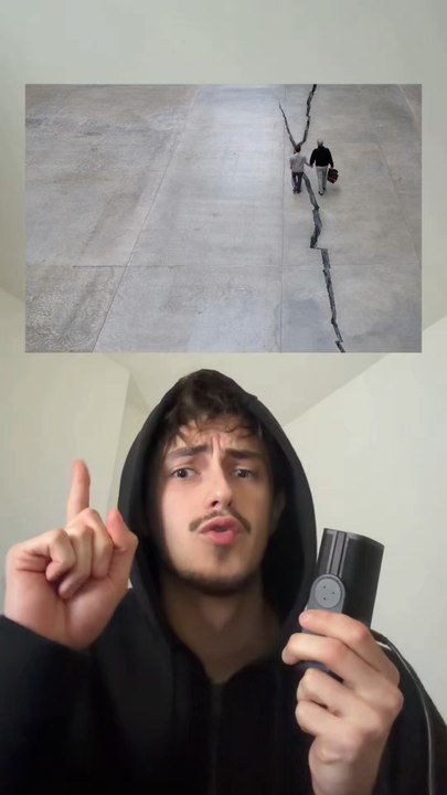 C'est juste exceptionnel !!!Je ne sais pas ce que vous en pensez mais dites moi en commentaire !!Cette œuvre est apparue en 2007 au Tate Modern de Londres, elle est puissante et très poétique.Doris Salcedo - Shibboleth 2007