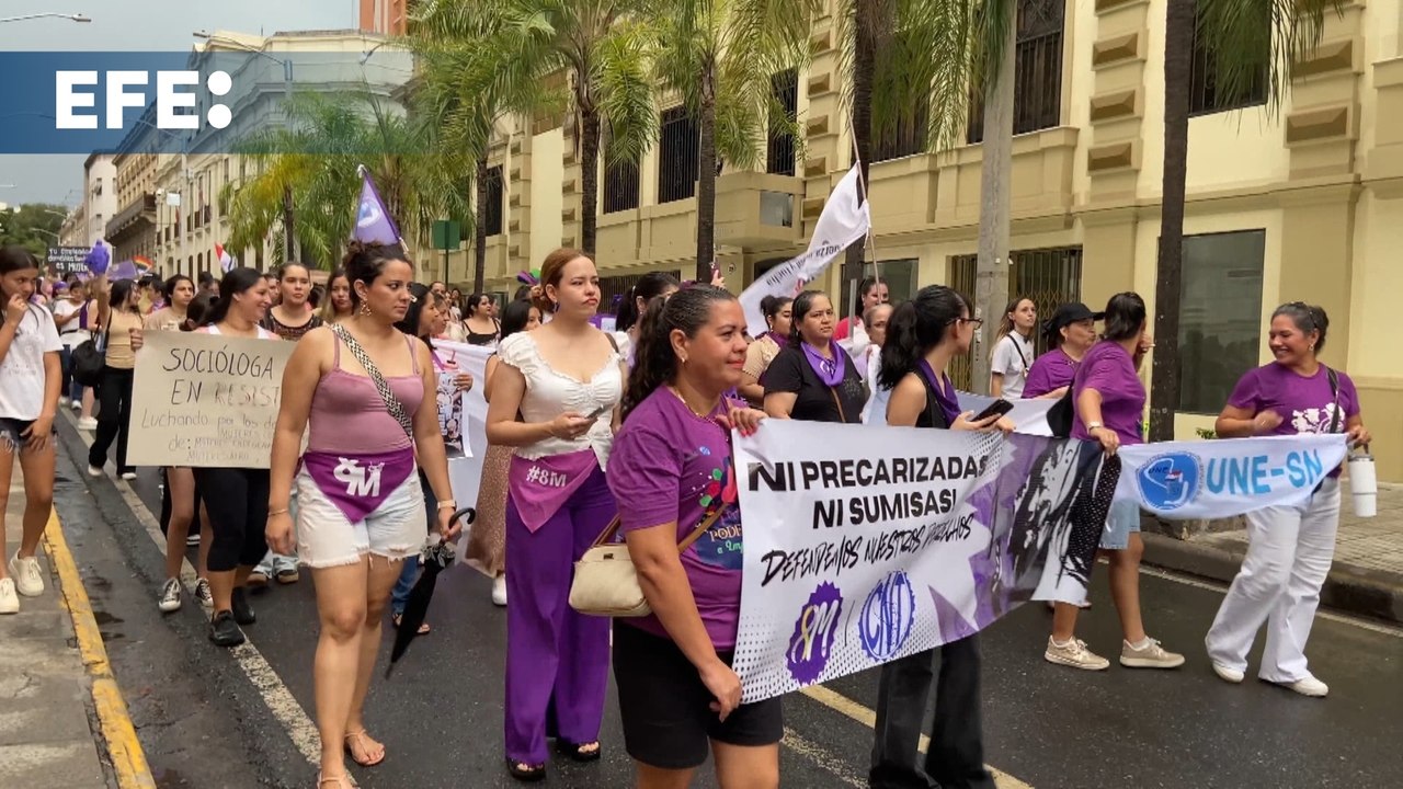 "Ni precarizadas ni sumisas": Las paraguayas marchan por la igualdad laboral