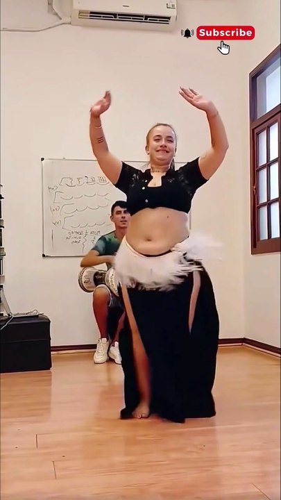 1 Minute Belly Dance That Stuns Everyone