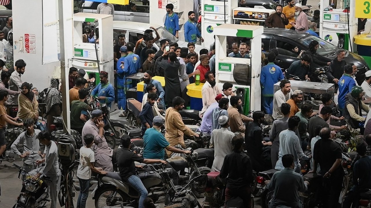 मिडिल ईस्ट जंग से क्रूड ऑयल उछला, पाकिस्तान में ऊर्जा संकट गहराया