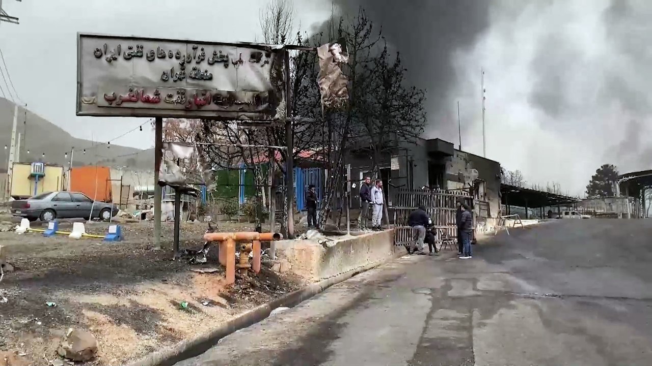 Nubes tóxicas en Teherán tras ataques israelíes a instalaciones petroleras