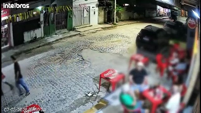 Trio de Assaltantes Surpreende Moradores e Entregador em Olinda: Urgência por Segurança no Bom Sucesso
