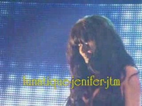 Jeni danse et chante sur quitte à se quitter à bruxelles