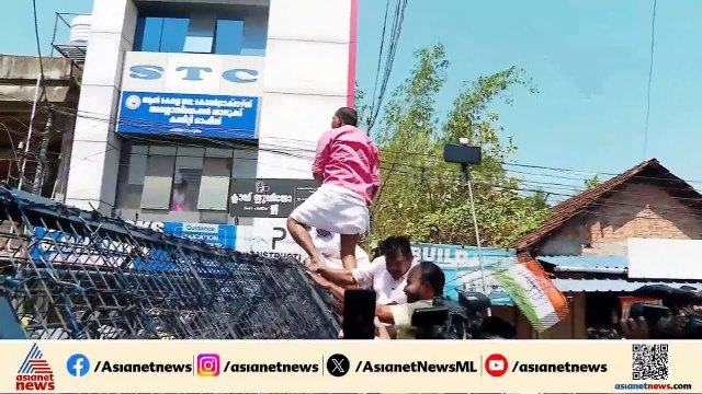 'ഗണേഷ് കുമാർ രാജി വയ്ക്കുക'; പ്രതിഷേധവുമായി യുഡിഎഫ് പത്തനാപുരം നിയോജക മണ്ഡലം കമ്മിറ്റി