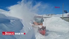 Kars’ta 3 metrelik karla ekiplerin zorlu mücadelesi