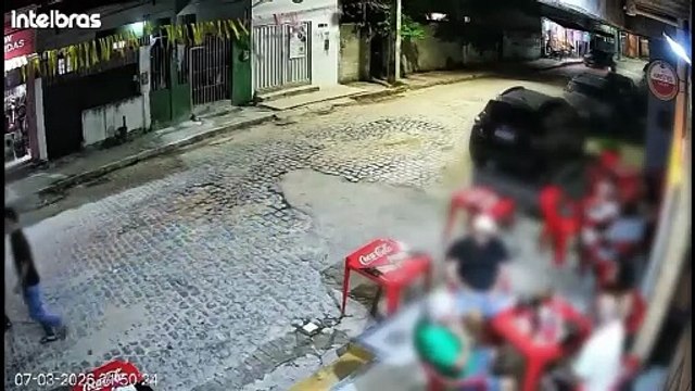 Onda de Assaltos em Olinda: Trio de Bandidos é Flagrado Roubando nas Câmeras de Segurança da Estrada do Bom Sucesso