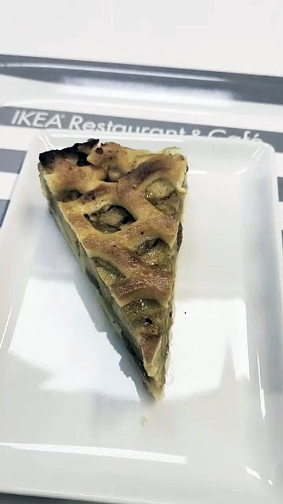 IKEA'da çok leziz İsveç tartını yedim. Tek kelimeyle mükemmeldi.