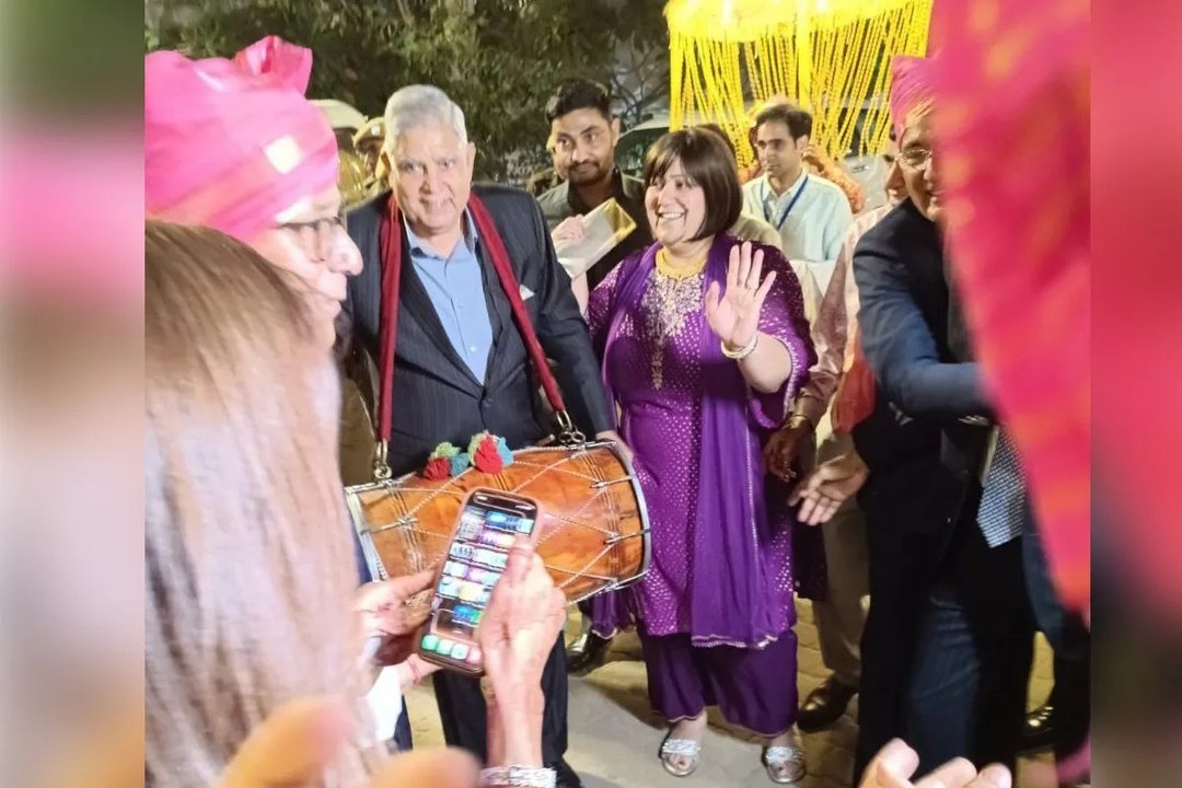 शादी में छाए पूर्व उपराष्ट्रपति जगदीप धनखड़, ढोल बजाकर बढ़ाया मेहमानों का उत्साह, वीडियो वायरल