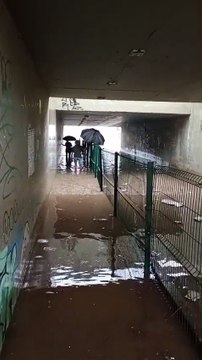 Túnel segue alagado há mais de um mês e dificulta passagem de moradores entre bairros de Fortaleza