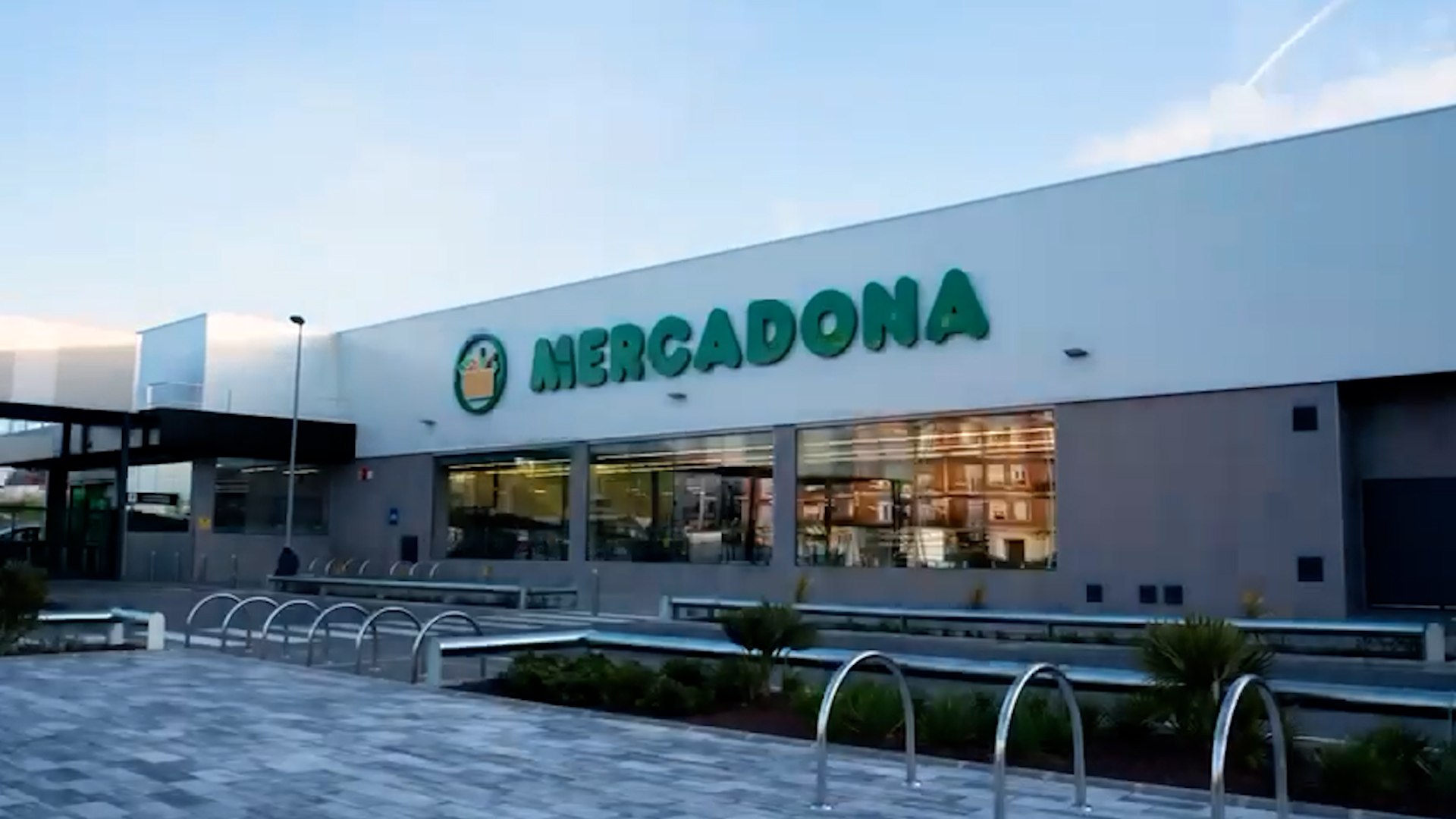 Juan Roig acelera la apuesta hostelera de Mercadona y ampliará este año 500 supermercados con cafetería: "Queremos mesas y sillas en todas las tiendas"