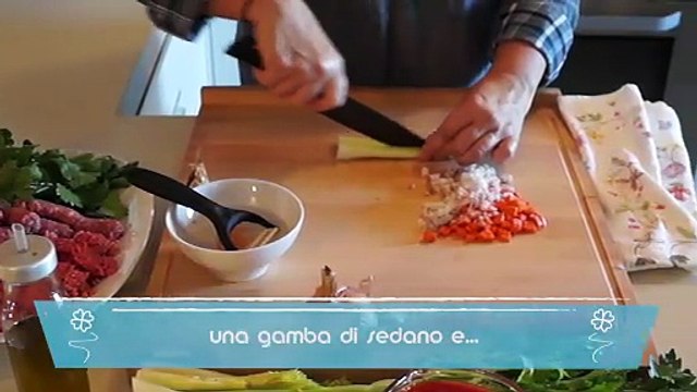 Pasta al forno con polpettine e uovo sodo