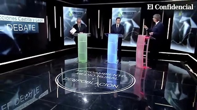 Martínez (PSOE): Frivolizar es estar en Cádiz comiendo y que le tuviéramos que llevar a rastras a Villablino .