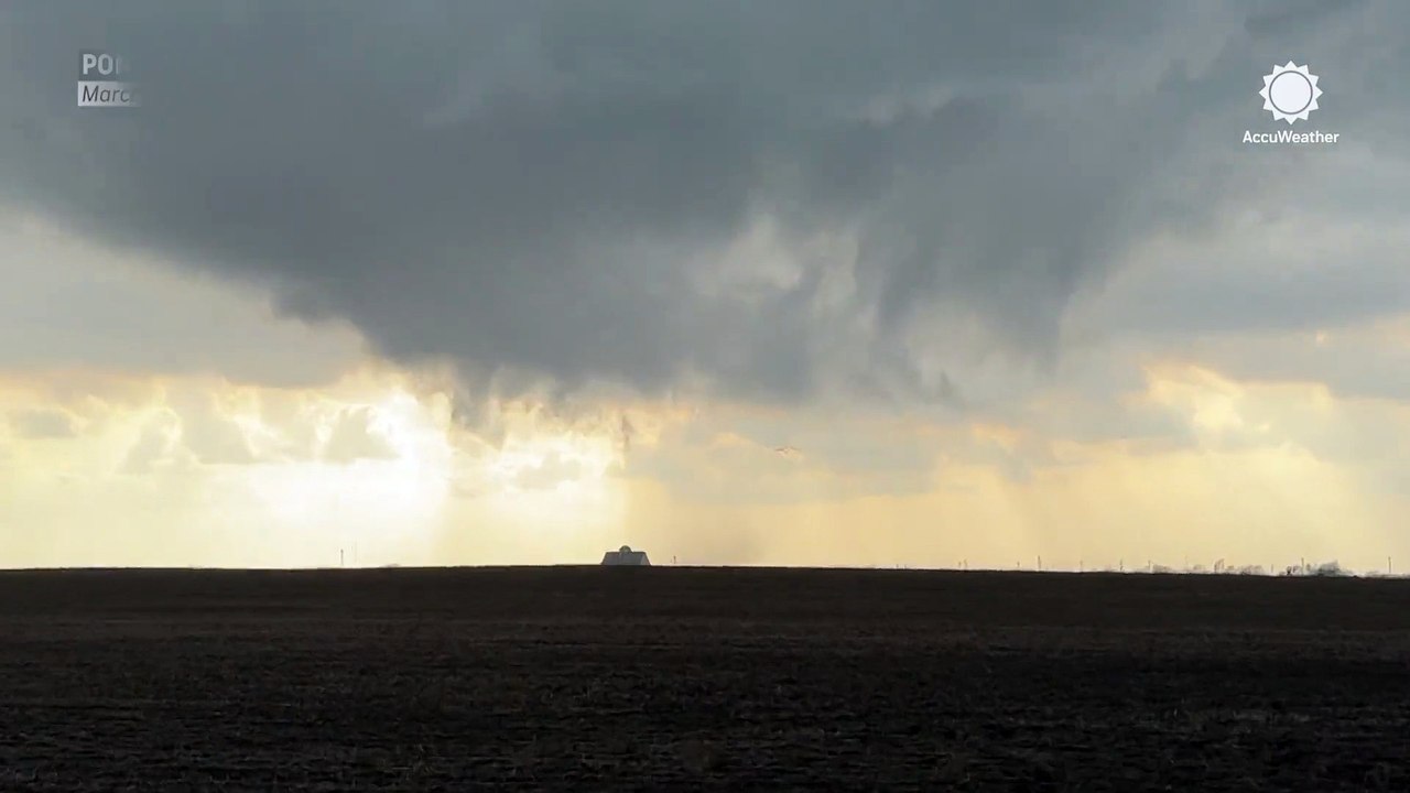Weak tornado spotted in Illinois as storms ramp up