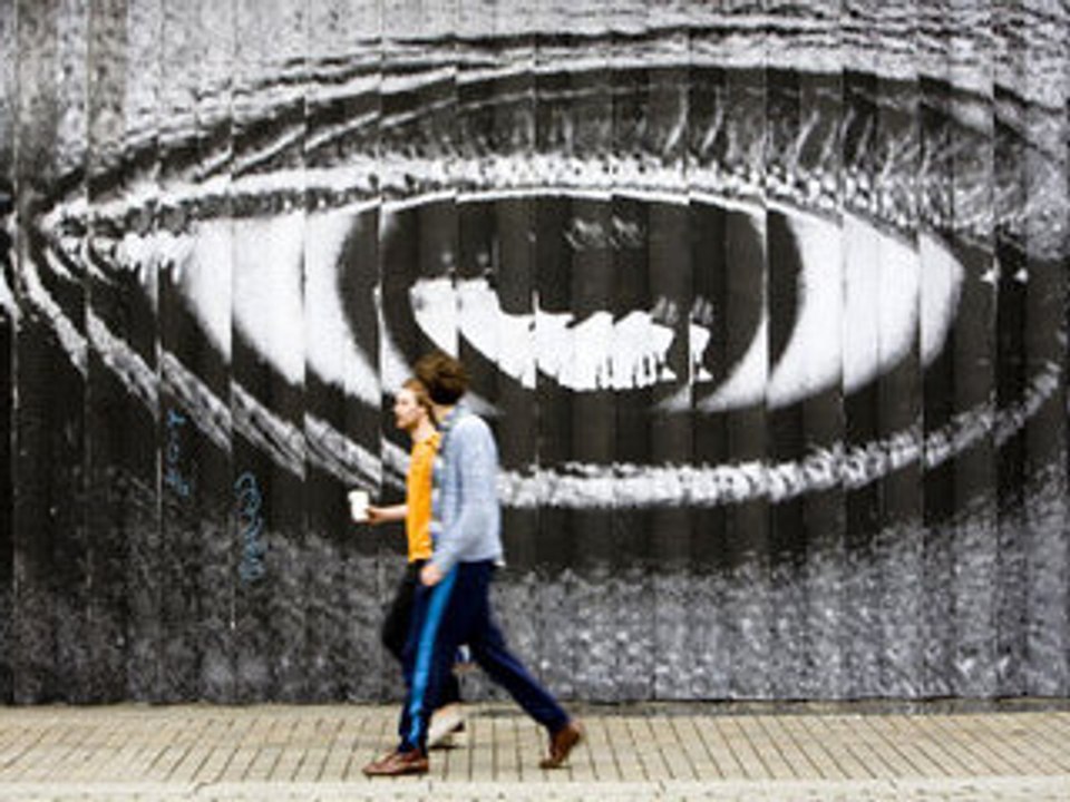 JR ACTION-S- IN LONDON