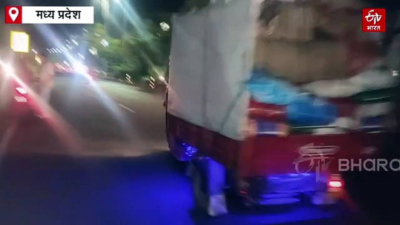 भोपाल में प्रॉपर्टी डीलर से बीच सड़क 55 लाख कैश लूटे, कार रोककर चाकू अड़ाई और ले उड़े बैग