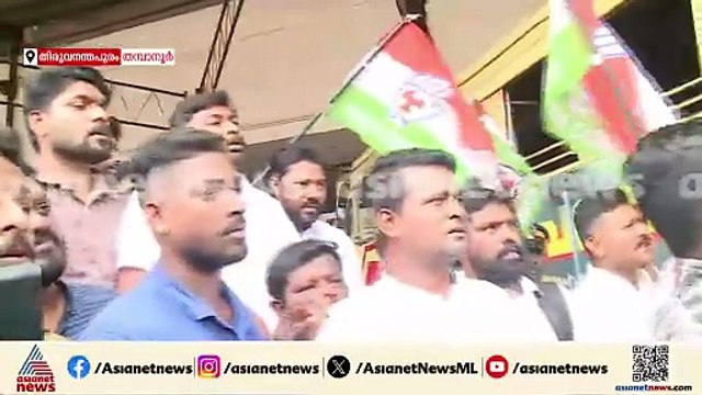 ഗണേഷ് കുമാറിന്‍റെ രാജി; KSRTC ബസുകളില്‍ പോസ്റ്റര്‍ ഒട്ടിച്ച് യൂത്ത് കോണ്‍ഗ്രസ് പ്രതിഷേധം