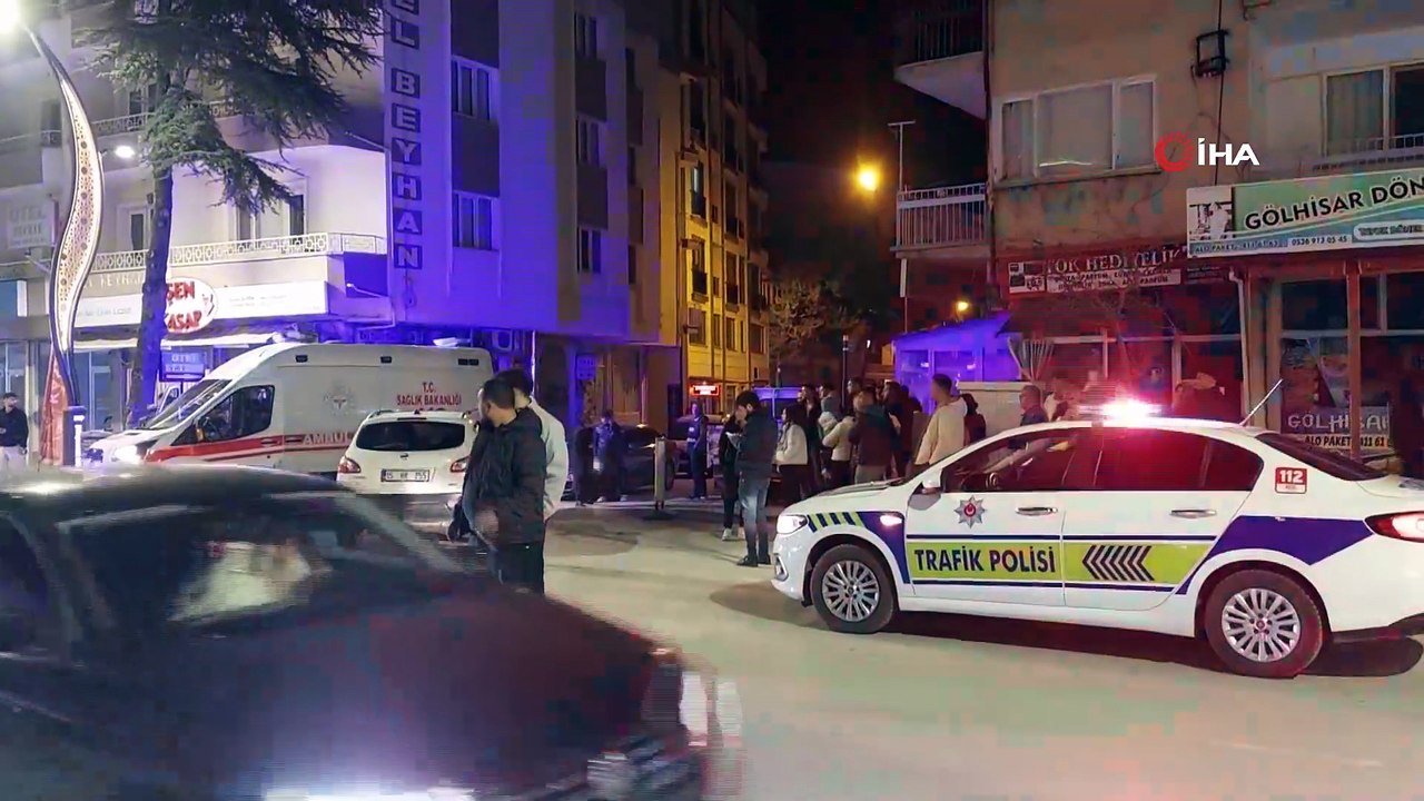 Burdur'da otomobil ile çarpışan motosikletlinin yaralandığı kaza kamerada