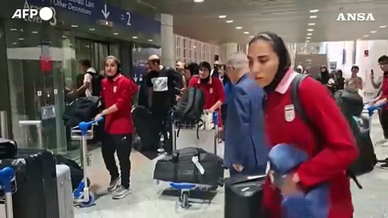 Il viaggio incerto di ritorno delle giocatrici della nazionale di calcio femminile iraniana