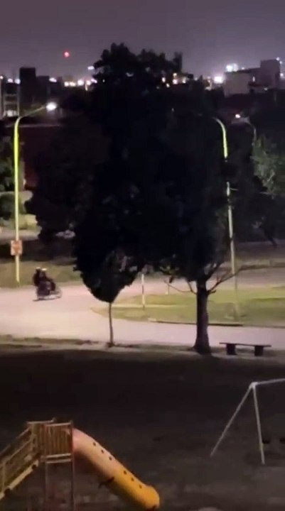 Escapes libres: varios motociclistas irrumpieron en el skatepark y las imágenes se hicieron virales.