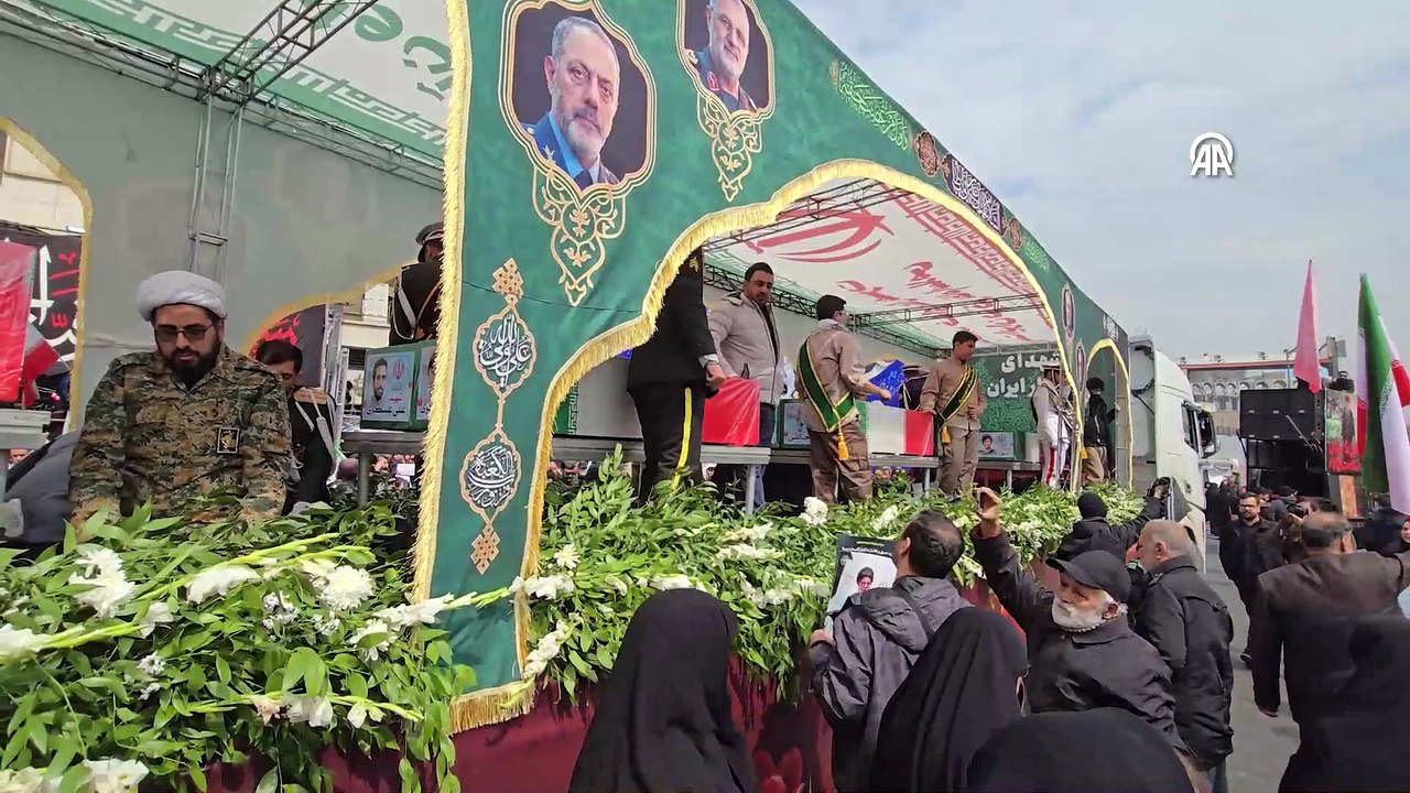 ABD-İsrail saldırılarında hayatını kaybeden İranlı komutanlar için cenaze töreni düzenlendi
