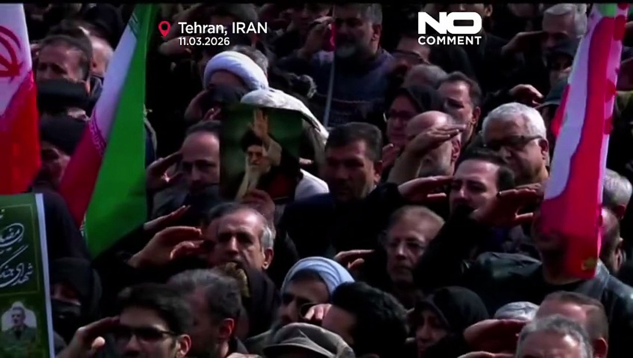 A Teheran si tengono i funerali dei comandanti iraniani uccisi in attacchi USA-Israele