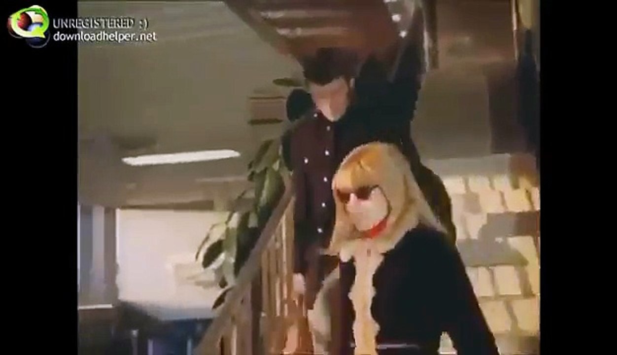 1967 – Johnny Hallyday – Départ pour Alger avec Sylvie Vartan (Actualités Françaises, Cinéma, 07 Janvier)