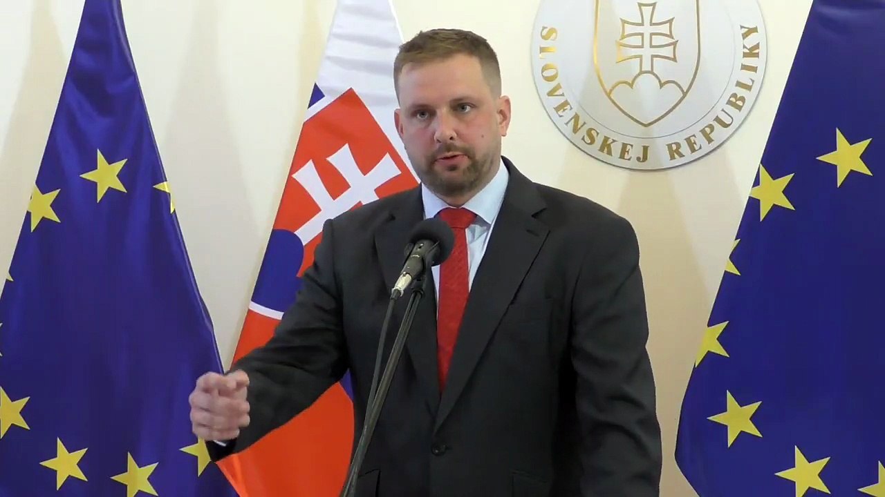 Brífing ministra zdravotníctva K. Šaška pred rokovaním vlády SR (2)