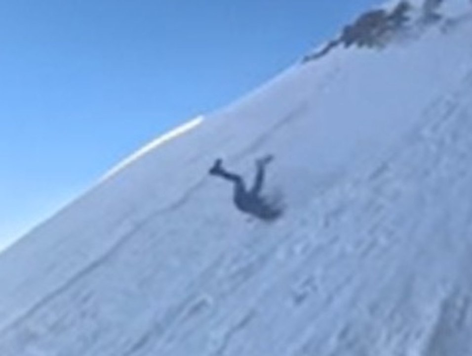Bergsteiger rutscht Hang hinunter und überschlägt sich mehrfach