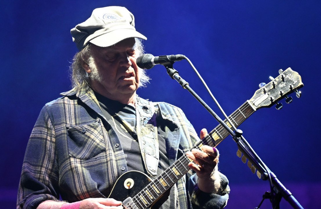 Neil Young Zusammenarbeit mit The Chrome Hearts, um Donald Trumps Amerika zu entkommen