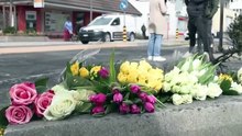 Żałobnicy składają kwiaty po śmiertelnym pożarze autobusu na zachodzie Szwajcarii