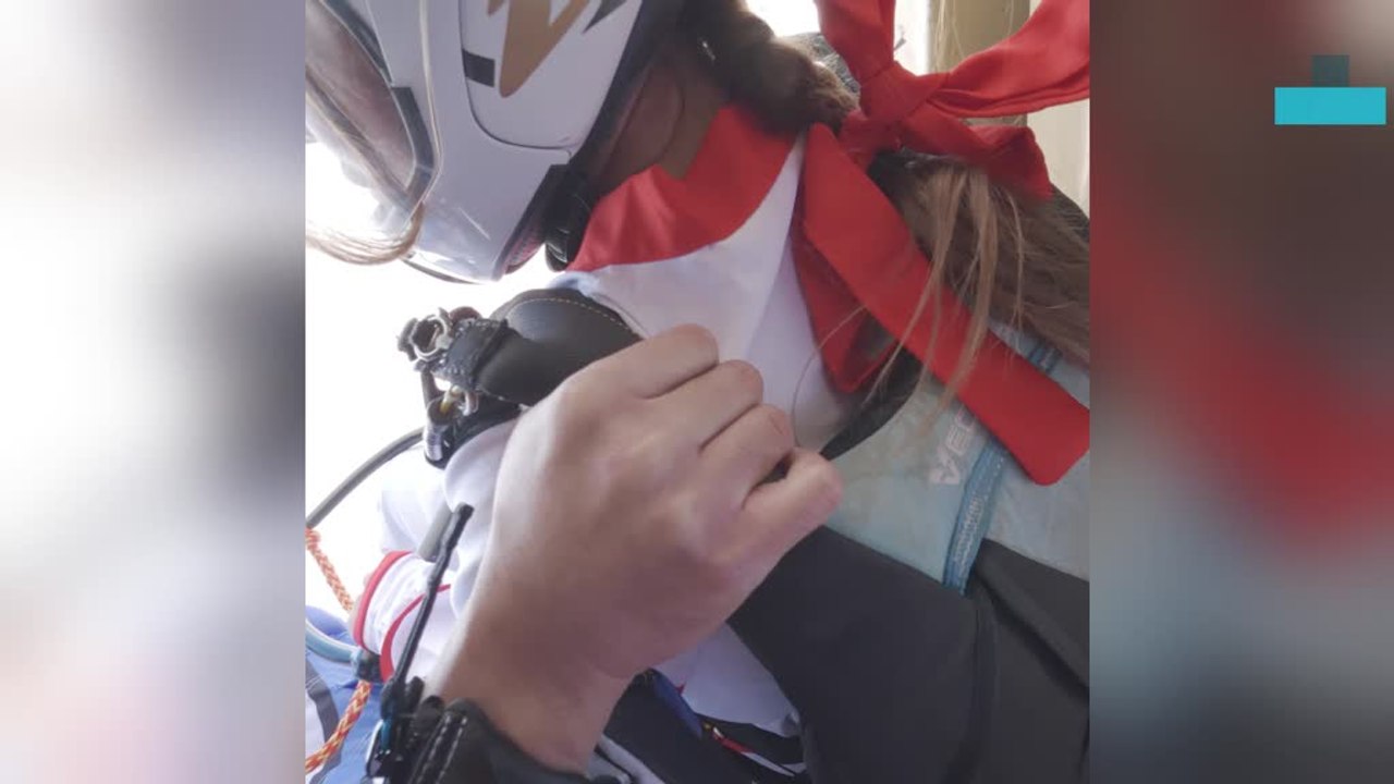 Skydivers Perform Daring Mid-air Stunt While Flying Over Sand Dunes
