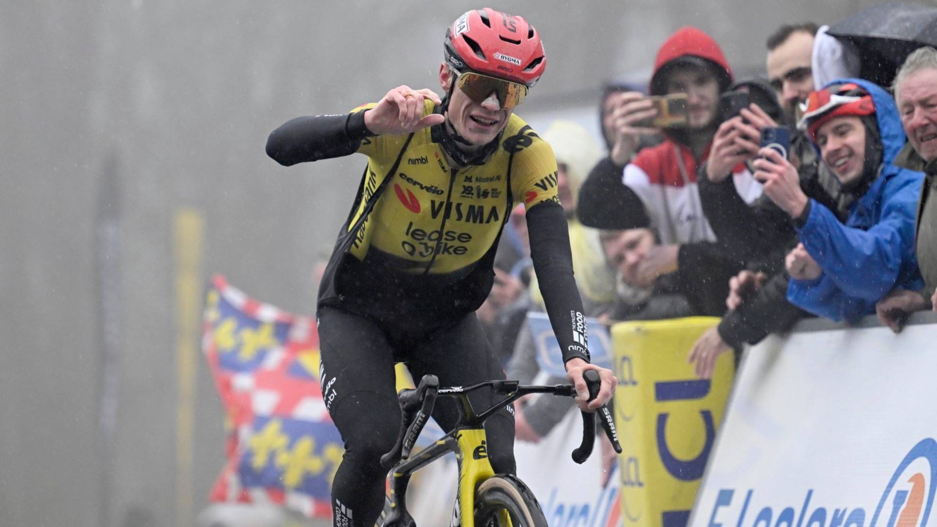 Ayuso abandona y Vingegaard doma al viento para adjudicarse el amarillo de la París-Niza