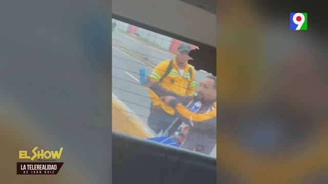 Hombre agrede vehículo de transporte escolar con niños dentro| ESM