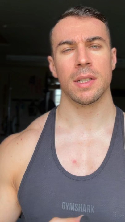 🦵 Tips and Advice for Dumbbell Front Squats 🦵To effectively engage the lower body in dumbbell front squats, think about creating tension from the floor up instead of just dropping into the movement and standing back up.