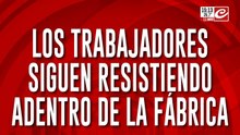 Los trabajadores siguen resistiendo adentro de la fábrica