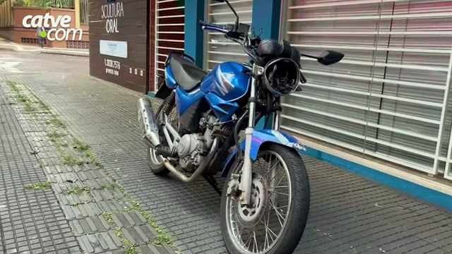 Motociclista de 25 anos fica ferido em acidente no Centro de Cascavel