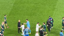 El saludo de Guardiola a los jugadores del Madrid