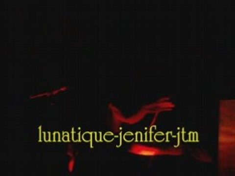 Jeni danse sur le parfum à bruxelles