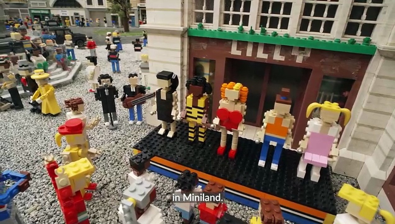 Pat Sharp unveils 1996 UK high street model at Legoland Windsor