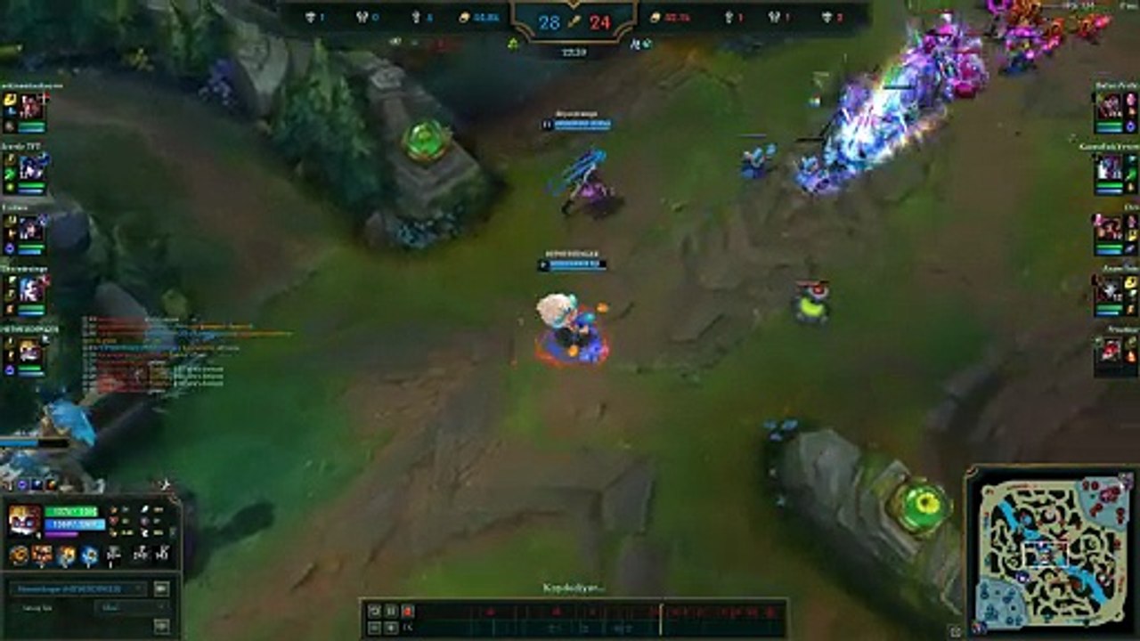 Siyah ekrana bakan Teemo ACE attırıyor
