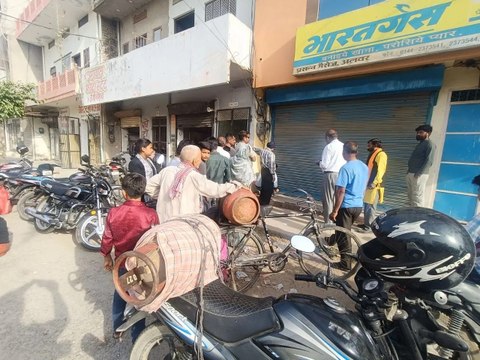 अलवर में रसोई गैस की किल्लत, बनाया कंट्रोल रूम... इस नंबर पर करें शिकायत