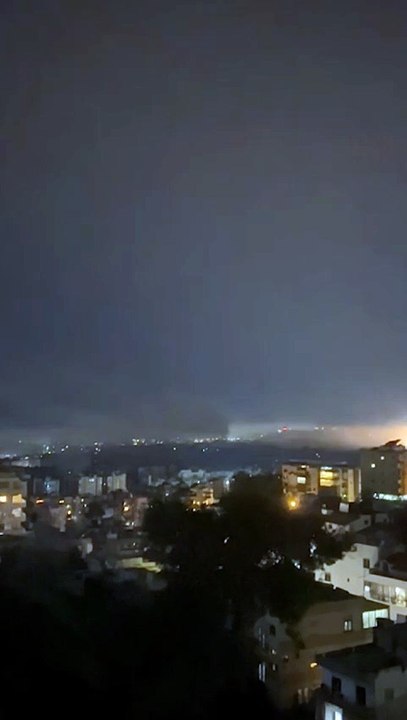 Notte di terrore a Beirut. I civili subiscono gli attacchi di Israele sulla capitale. I libanesi chiedono di non essere dimenticati