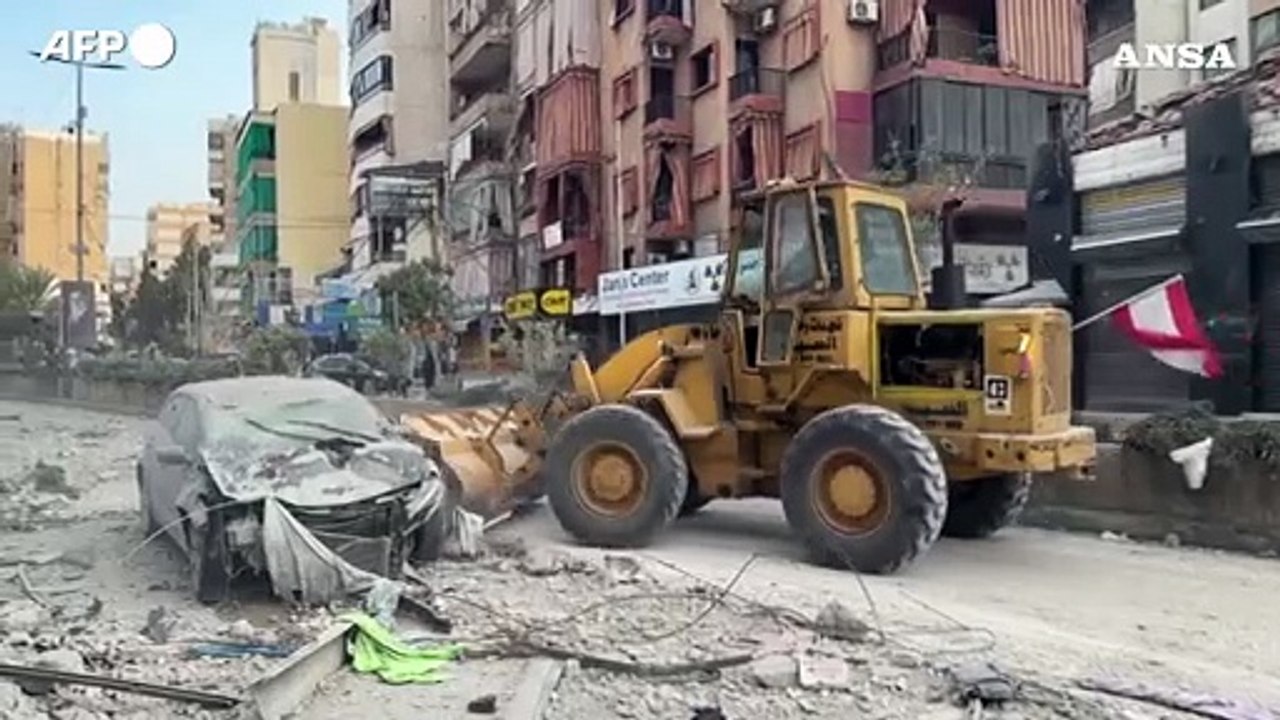 Attacchi israeliani nella zona sud di Beirut: incendi e distruzione