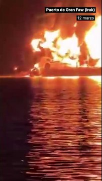 Petroleros en llamas en aguas de Irak tras un supuesto ataque de barcos iraníes