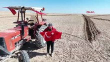 Aksaraylı çiftçiden duygulandıran adım: Tarlasını tuval gibi kullanıp Korkma yazdı!