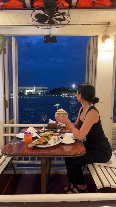 We Rode a Dinner Cruise in Bangkok