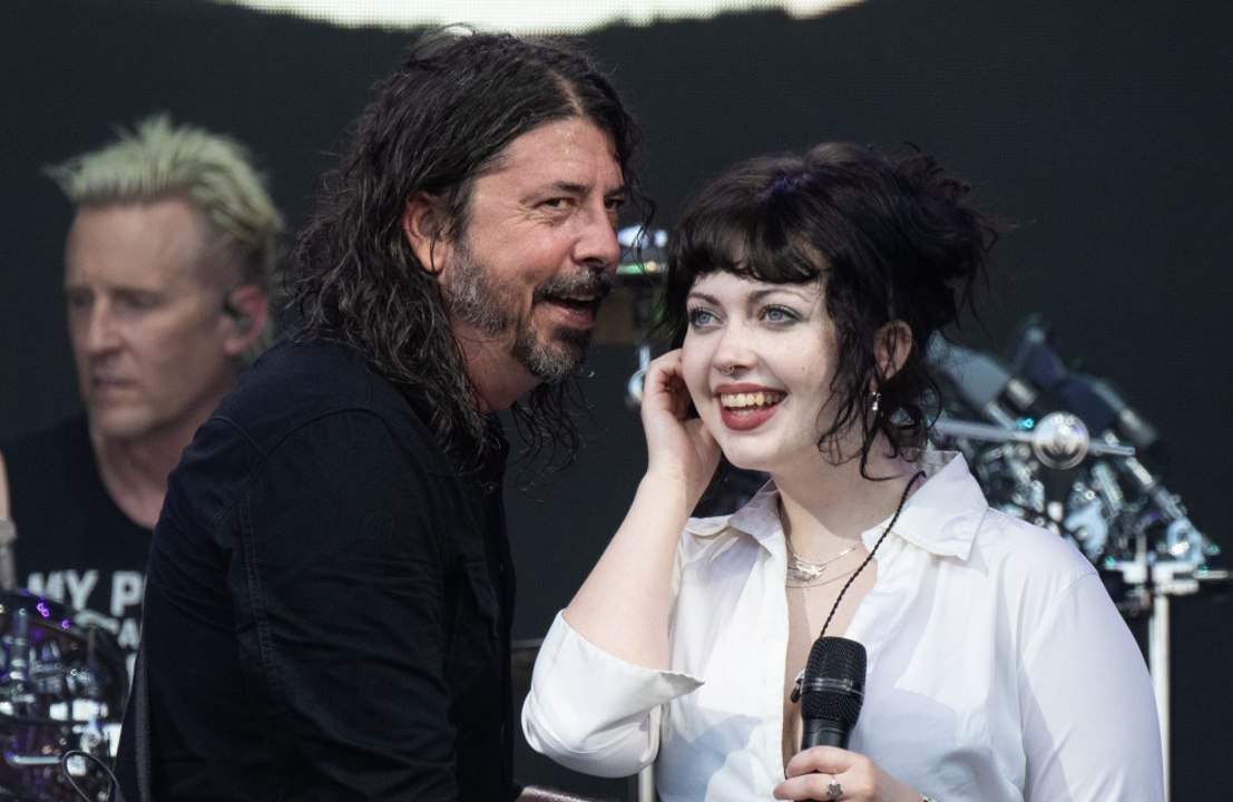 Violet Grohl tritt in Fußstapfen von Vater Dave und kündigt Debütalbum an