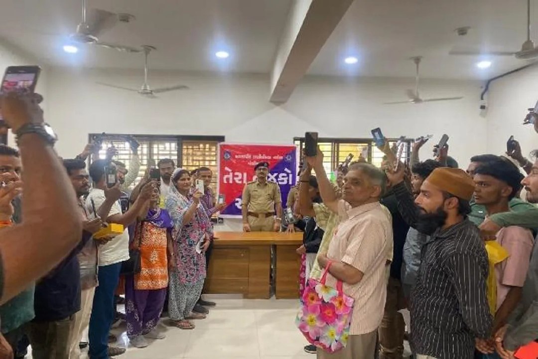 Video News: अहमदाबाद के जोन 6 क्षेत्र में पुलिस...